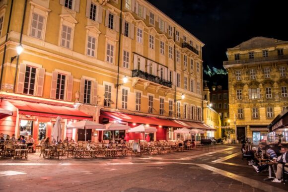 Vida noturna Nice cidade velha