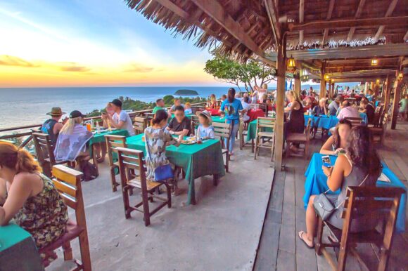 vida nocturna phuket después de bar en la playa
