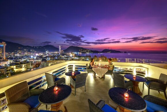Vita notturna Phuket Andaman Sky Lounge