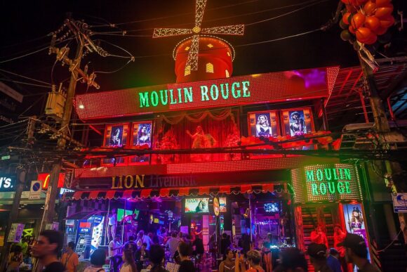 Nocne życie Phuket Moulin Rouge
