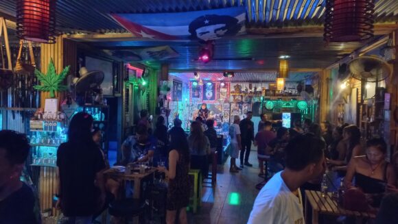 Éjszakai élet Phuket Roots Rock Reggae Bár