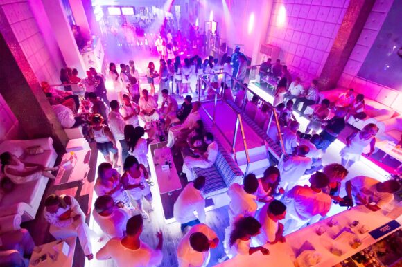 Vida Noturna Phuket White Room Nightclub