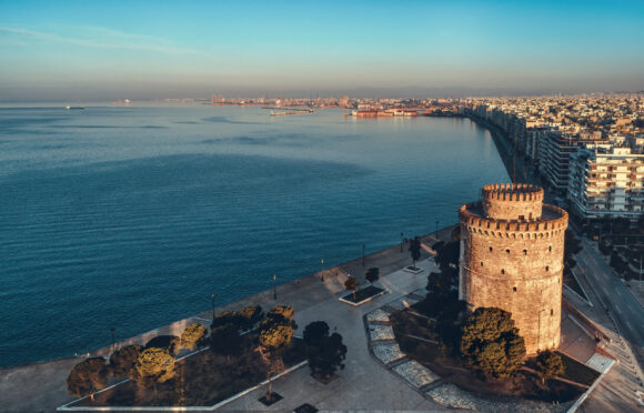 Hoe bereikt u de waterkant van het centrum van Thessaloniki