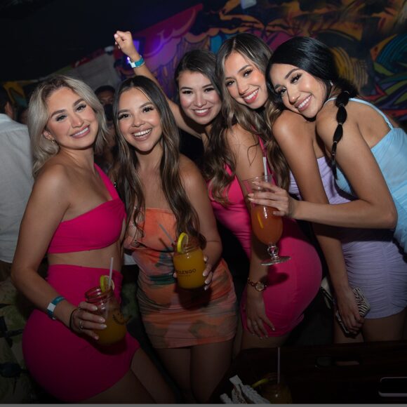 Nightlife Cancun Abolengo girls