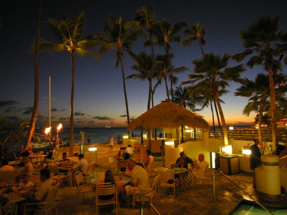 Vita notturna Honolulu Dukes Canoe Club
